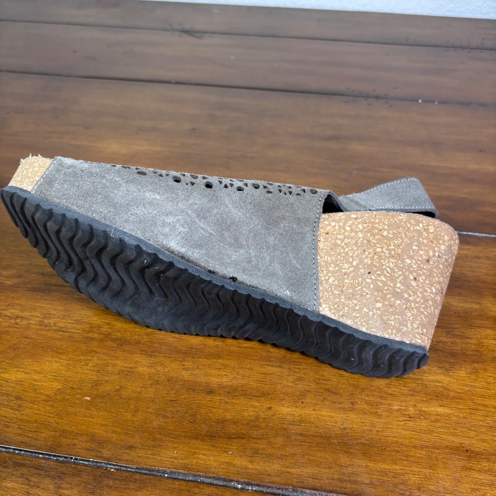 Bio-Gold Wedge Sandals Women 9 Gray Suede Laser Cut Cork Platform Made in Italy - Picture 6 of 10
